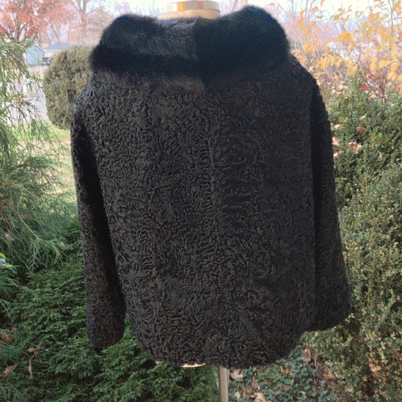 Size Medium/Large Beautiful Vintage Fur Coat by Gordon's Furs - Picture 3 of 8